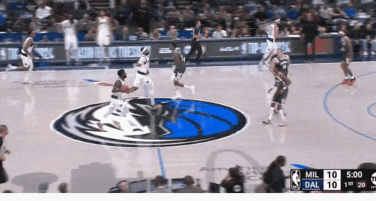 🏀NBA季前赛半场：欧文7中6砍14分 克莱11分 独行侠次节末轰16-0以54-38领先雄鹿